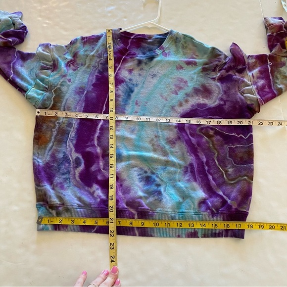 Monrow Tie Dye Sweatshirt Womens Size Medium Pullover Ruffle Purple Upcycled - Picture 8 of 12